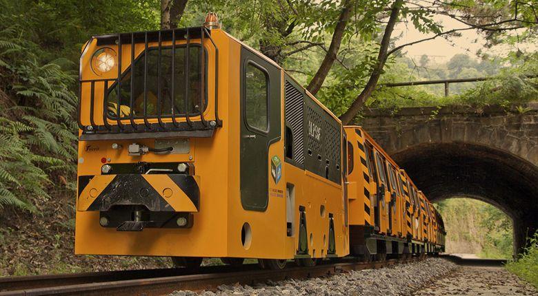 Image of the mining train in the Samuño Ecomuseum