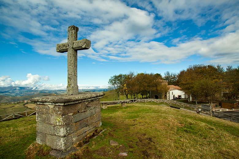 Imagem do Santuário de L'Acebu (Cangas del Narcea)