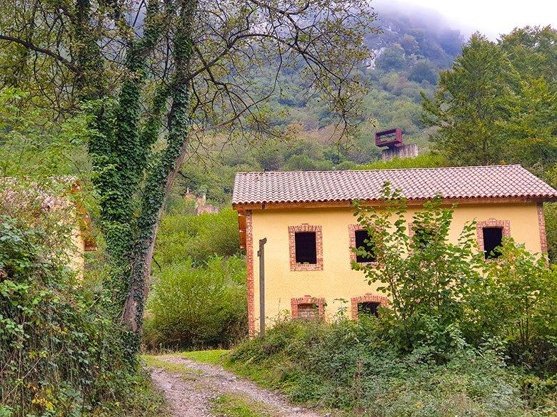 Image de la route des mines de Texeo et du village de Rioseco