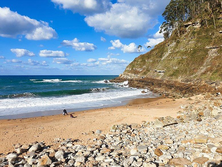 Imagem da praia de Merón (Villaviciosa)