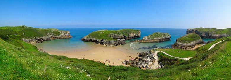 Imagem da praia de Cue (Llanes)