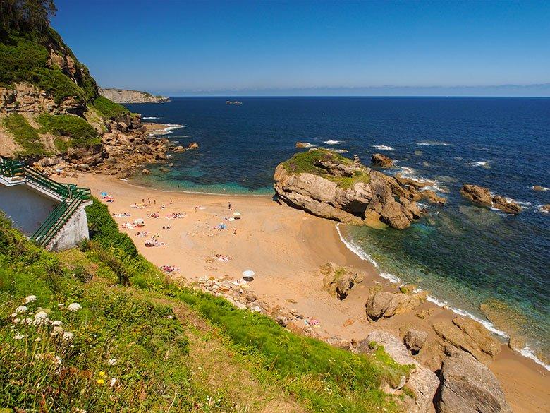 Imagem da praia de Estaño (Gijón)