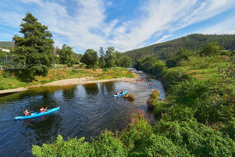 Bild einer Kanufahrt auf dem Fluss Eo