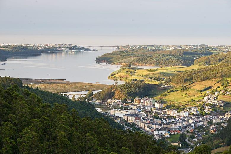 Bild von A Veiga und der Eo-Mündung