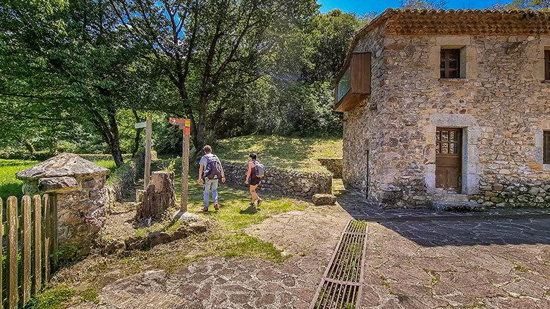 Image of the Route to the Cave of El Pindal and the Monastery of Tina (Ribadedeva)