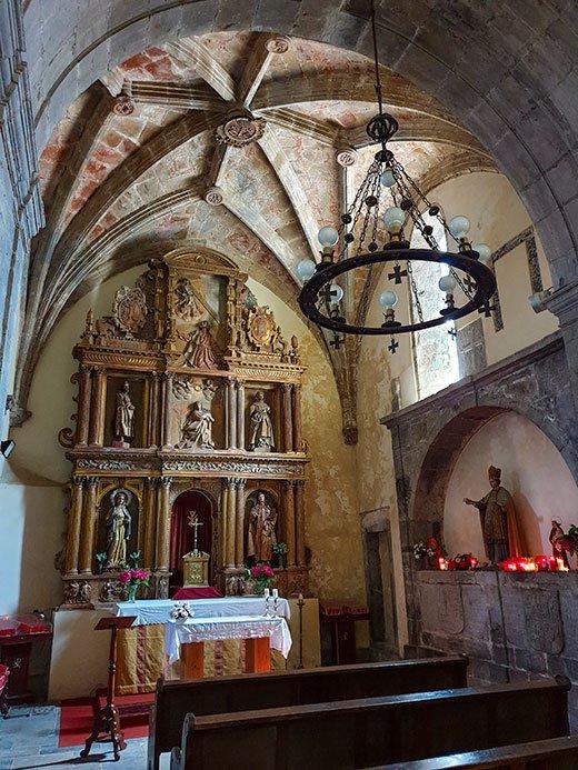 Bild des Innenraums der Stiftskirche Santa María La Mayor