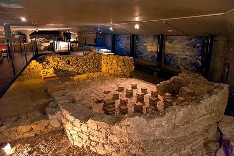 Ruinas de las Termas Romanas de Campo Valdés en Gijón