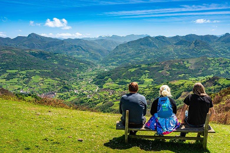 Occupied bench in Picu La Vara