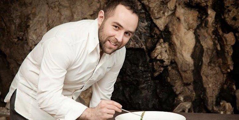 Imagen del cocinero Ricardo González Sotres en su restaurante El Retiro (Pancar, Llanes)