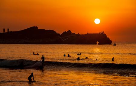 Puesta de sol en la playa de Salinas