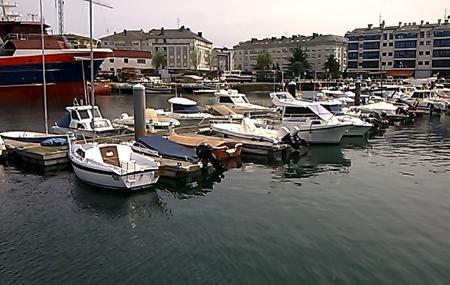 Puerto deportivo de Navia