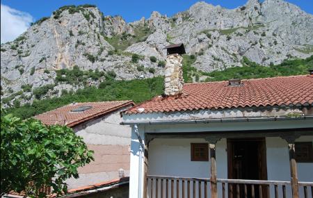 Exterior del Refugio del Llano en Quirós