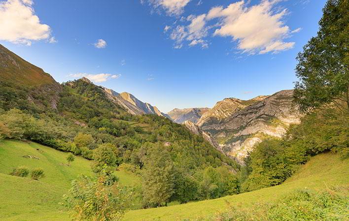 Vai a Immagine Area camper Sellaño (Ponga)