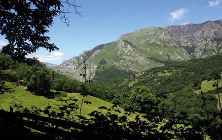 Caminho para o vale de Ponga