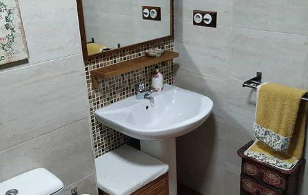 Aureliano San Román 24 Baño