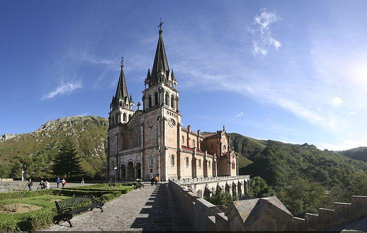 Vai a Immagine La organización de los Centenarios Covadonga 2018 dispone autobuses gratuitos para asistir a las conmemoraciones