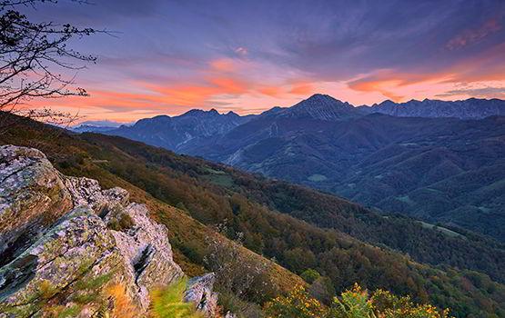 Panoramic image of the Ubiñas-La Mesa Massif in the council of Quirós.