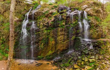 Guanga-Wasserfall in Trubia, einem der Stadtteile von Oviedo.