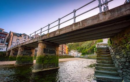 Puente El Beso en Ḷḷuarca