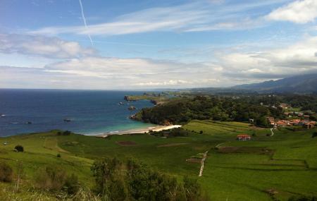 Niembro Beach / Toranda