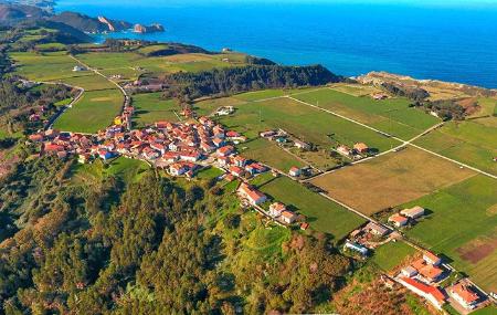 Vue aérienne de Pimiango à Ribadedeva