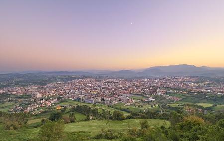 Pôr do sol de El Naranco em Oviedo
