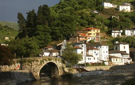 Entrambasaguas neighbourhood in Cangas del Narcea