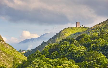 Tour médiévale à Peñerúes, Morcín