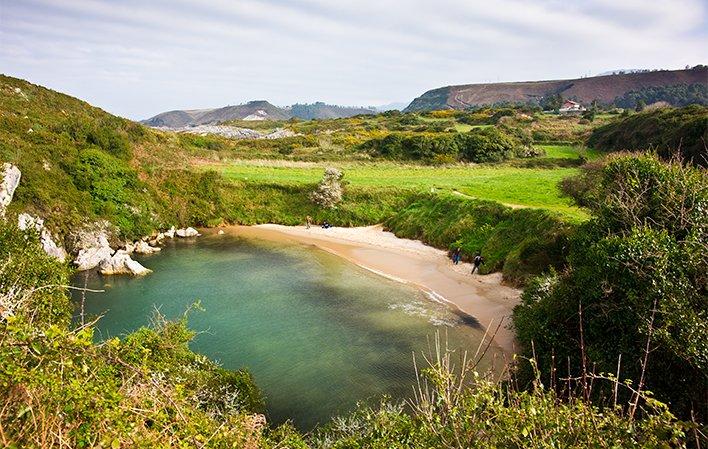 Ir para Imagem Monumento natural da praia de Gulpiyuri