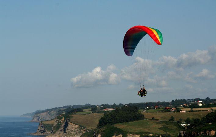 Gehe zu Bild Volar en Asturias