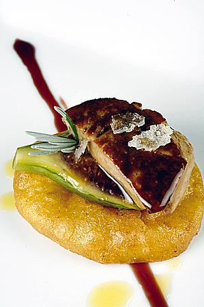 Go to Image Corn biscuit with fresh figs and foie gras