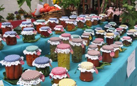 Mercapravia y Exposición de la Huerta en Pravia