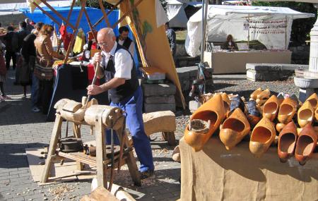 Mercáu de la Alcordanza y Menú de la Seronda de Proaza