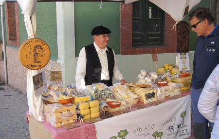 Mercáu de la Alcordanza y Menú de la Seronda de Proaza