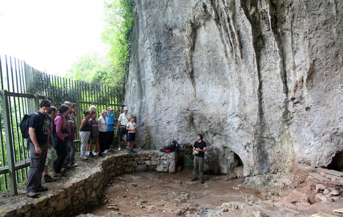 Gehe zu Bild Cueva del Conde oder Fornu-Höhle