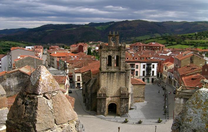 Gehe zu Bild Stiftskirche Santa María La Mayor (Salas)