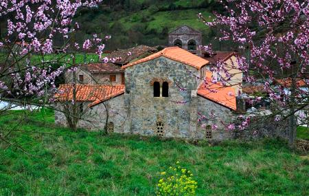 Interno della chiesa di Santo Adriano