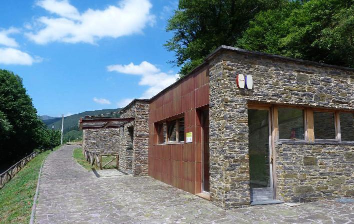 Aller à Image Salle de classe et centre d'interprétation de la nature de la Palloza d'Ibias