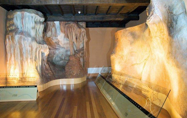 Go to Image Interpretation Centre of the Cueva de la Peña Cave